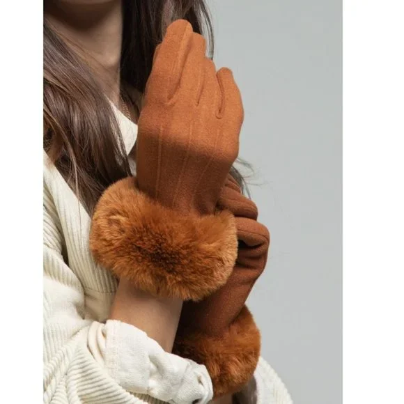 🆕 Camel Velvet Microfiber Gloves w/ Luxurious Faux Fur Cuffs 🆕 - Picture 4 of 6